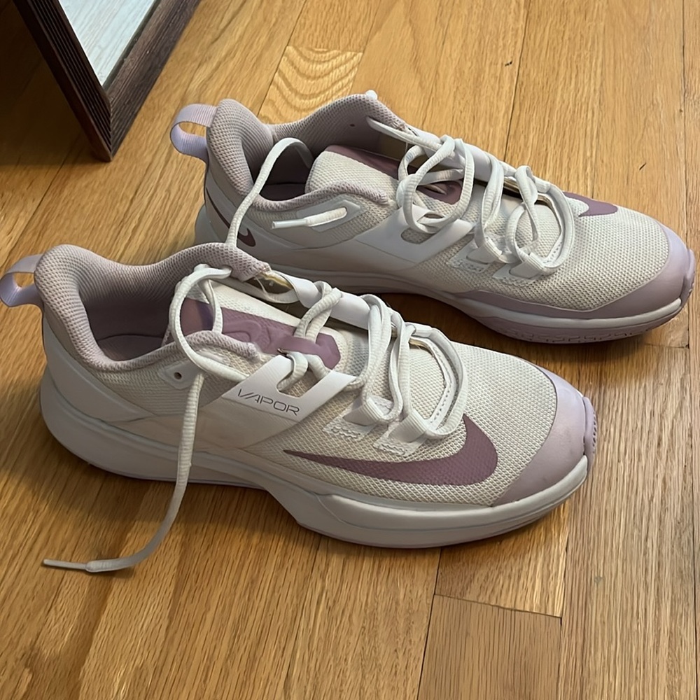 Nike Vapor Women’s Tennis Shoes size 8 - Picture 7 of 9